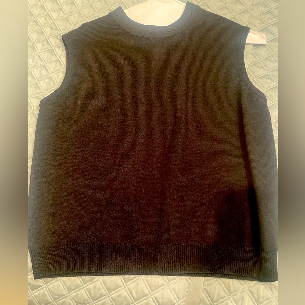 Women’s black St John shell, size large
